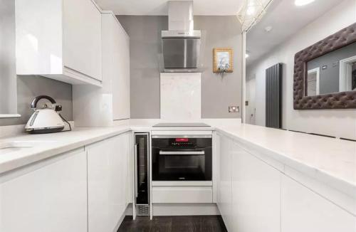Chelsea 3-Bed Steps from Kings Road - image 4