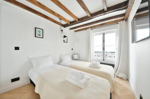 Luxurious 3BR near Champs Elysees Parisian Charm