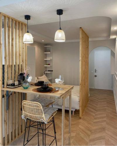Eiffel Tower Area Chic and Cosy Parisian Studio