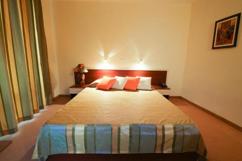 Double or Twin Room with Balcony image 3