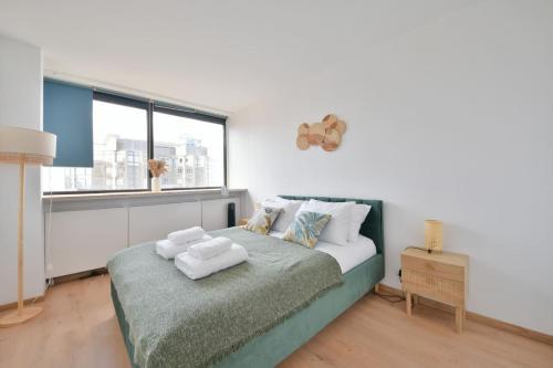 Chic 1BR with Stunning View and Central Location