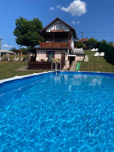 . Avala Sunset Apartments
