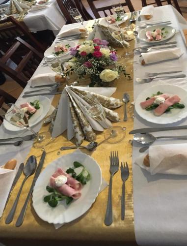 Ēdiens un dzērieni, Hostinec u Janatu s ubytovanim in Cenovice