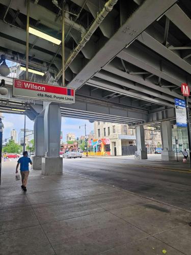 2 Bedroom Unit in Uptown Chicago - image 12