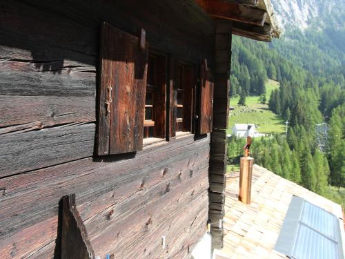 Beautiful Chalet in Binn with Parking