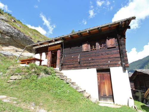 Beautiful Chalet in Binn with Parking