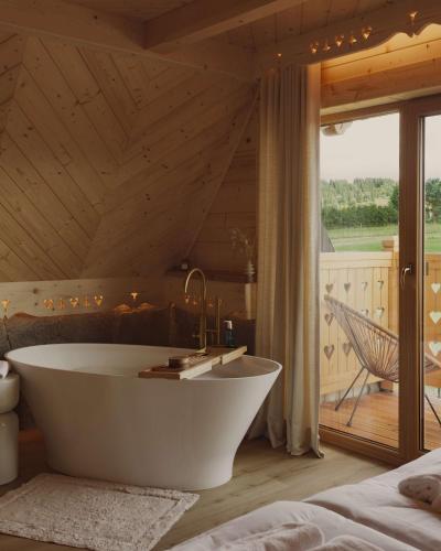Lovelia Luxury Chalet & Jacuzzi in Witow