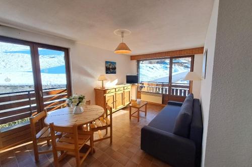 Stay at the slopes stunning mountain views!