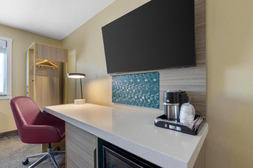 Best Western Plus Altoona Inn - image 39