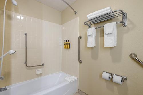 Best Western Plus Altoona Inn - image 36