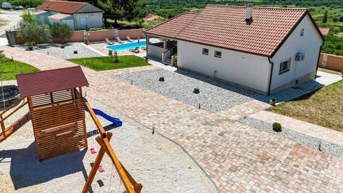 Ieeja, Villa Zrilic with Private Pool in Otrić