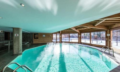Peldbaseins, Appartement dans résidence avec piscine près des pistes (Appartement dans residence avec piscine pres des pistes) in Abrī
