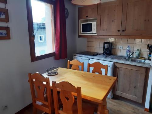 Iekārtas, Appartement dans résidence avec piscine près des pistes (Appartement dans residence avec piscine pres des pistes) in Abrī