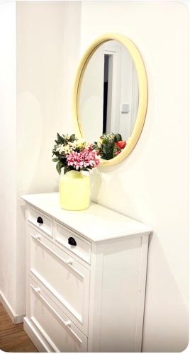 Lora roses suite 2, free private parking, self check-in