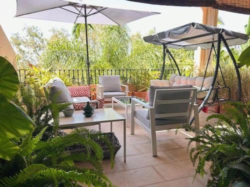 REAL1B - Beautiful Apt with Tropical Terrace