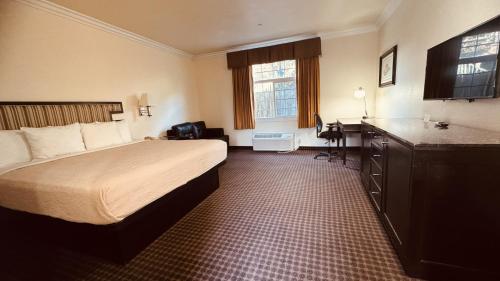 The Miramar Inn & Suites - image 2