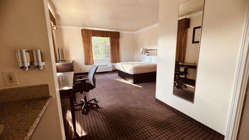 The Miramar Inn & Suites - image 7