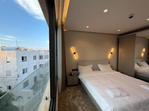 412 tara-JRE Jabal Al Lweibdeh with stunning view - image 7