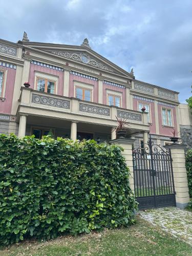 Historic Djurgårdsvilla (Historic Djurgardsvilla) in 유르고르덴