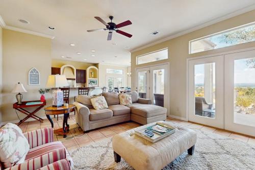 Seadmed, Sacred Vista | Opulent Hill Country Gem | Amazing Patio & Great View in Horseshoe Bay (TX)