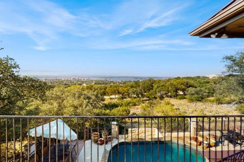 Bassein, Sacred Vista | Opulent Hill Country Gem | Amazing Patio & Great View in Horseshoe Bay (TX)