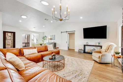 Spacious & Elegant Haven with Huge Yard, Updated Interior, AC, & Fast WiFi, Horseshoe Bay (foto 6)