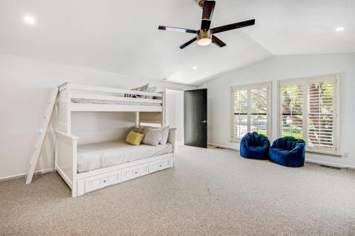Spacious & Elegant Haven with Huge Yard, Updated Interior, AC, & Fast WiFi, Horseshoe Bay (foto 3)