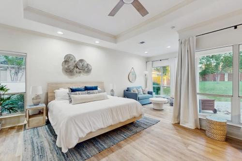 Modern Home Near Lake LBJ with Enclosed Yard, Patio, Grill & Central AC in Horseshoe Bay (TX)