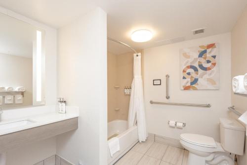 Holiday Inn Express Hotel & Suites Charleston-Ashley Phosphate by IHG in Charleston, USA