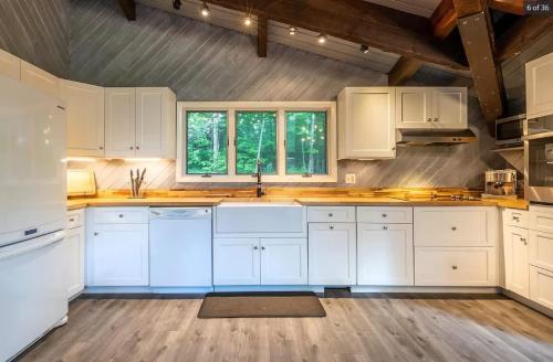 Owl Brook House - Midcentury Escape near Manchester in Dorset (VT)