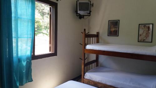 1 double bed, 2 twin beds, 1 bunk bed