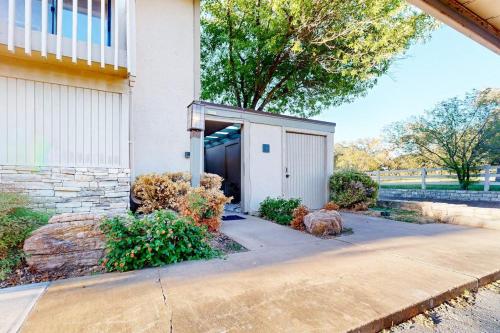 Išorė, Dog-Friendly Waterfront Retreat with a Washer/Dryer, Furnished Patio, & AC in Horseshoe Bay (TX)