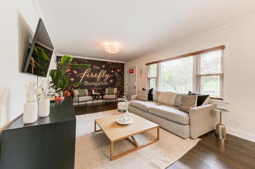 Boutique ATL Escape | Movie Room and Covered Deck — other in 2135 Brannen Rd SE, Atlanta United States, 30316