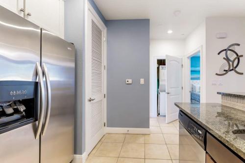 virtuvė, Water-View Condo with Balcony, Smart TVs, Washer/Dryer and Pool in Horseshoe Bay (TX)