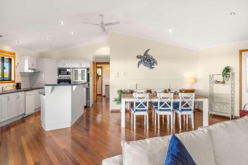 Konyha, Maroochy River Treetop Haven - Scenic & Dog-Friendly in Maroochy River