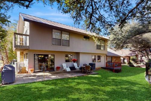 Išorė, Cozy Dog-Friendly Home WITH Full Kitchen, Patio & Backyard, Close to Golf Course in Horseshoe Bay (TX)