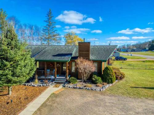 . Cabin in Lakewood right on Snowmobile Trails
