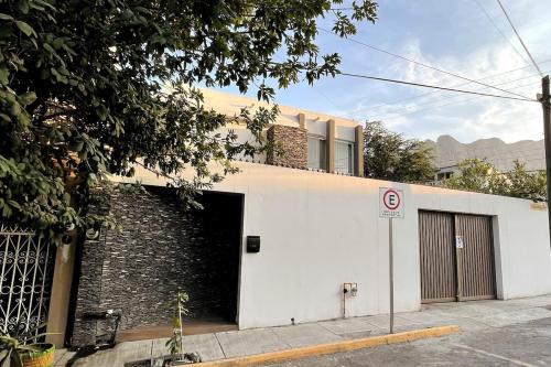 Casa Familiar con amplio jardin asador y cochera