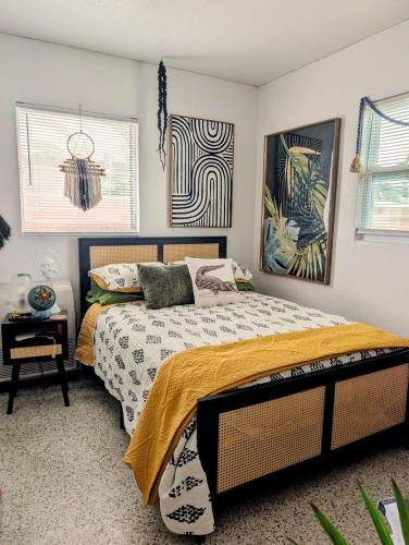 Artsy abode at Siesta key - image 5