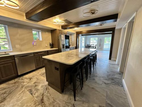 Luxury Lakefront Home with Private Dock 5BR5BA - image 13