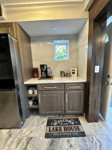 Luxury Lakefront Home with Private Dock 5BR5BA - image 2