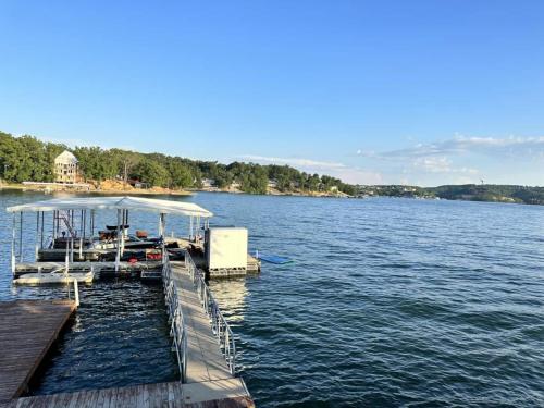 Luxury Lakefront Home with Private Dock 5BR5BA - image 11