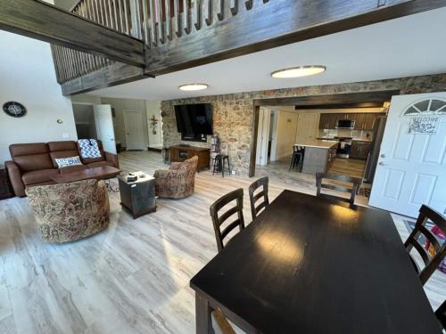 Luxury Lakefront Home with Private Dock 5BR5BA - image 3