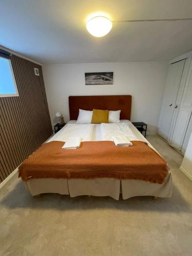 2BR Generouse Living Room IR Sauna 3 min Central Station – khách sạn tại Lagard