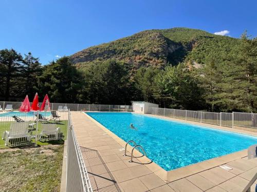 Chalet confortable - 6 pers. - API-1-52-2714 in La Roche-des-Arnauds