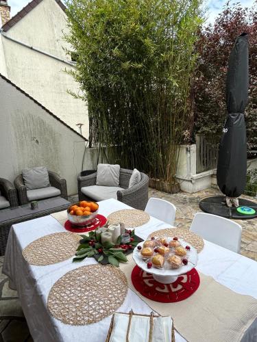 Le " Cerisier " Villa Male dorm shared room 8pm to 10am in La Courneuve