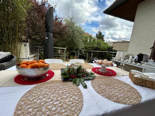 Le " Cerisier " Villa Male dorm shared room 8pm to 10am in La Courneuve