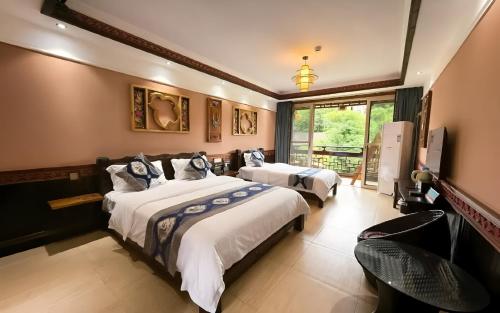 Huaqianshu Theme Inn 高铁免费接站或送站一次 in Xiangxi