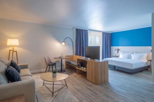 room detail thumbnail 1