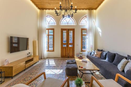 Bendra svetainė / televizorius, Les Bougainvilliers Studios in Batroun in Batroun